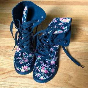 🌸 Floral Lace-up Boots 🌸